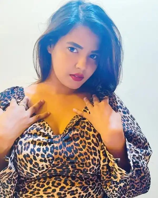 Sakshi vip call girls in Ahmedabad